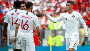 Cristiano celebra con sus compañeros tras la victoria vs Marruecos