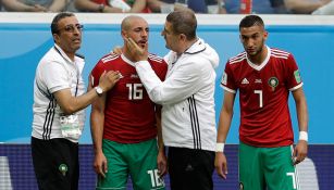 Nordin Amrabat es atendido por el cuerpo médico de Marruecos