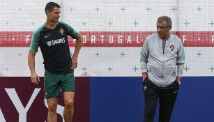 Cristiano Ronaldo y Fernando Santos, en entrenamiento