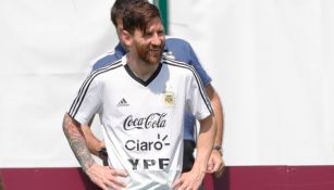 Messi disfruta de una sesión con Argentina en Rusia 