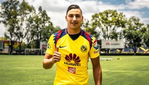 Jorge Sánchez utiliza la playera de su nuevo equipo para el Apertura 2018 