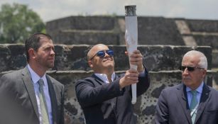 Alfredo Castillo y Baltazar Medina durante el encendido del fuego nuevo previo a los JCC