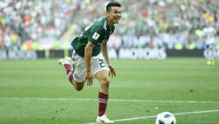 Chucky Lozano festeja durante un partido del Tri