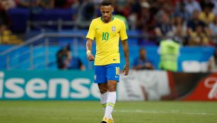Neymar sale cabizbajo tras la derrota contra Bélgica 