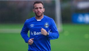 Arthur Melo entrena con el Gremio de Porto Alegre