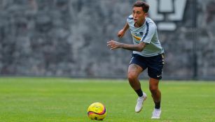 Martín Rodríguez en un entrenamiento con Pumas