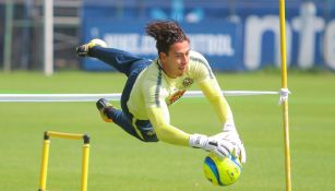 Óscar Jiménez, durante un entrenamiento con América