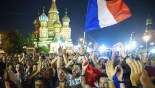 Aficionados celebran la victoria de Francia contra Croacia en Rusia 2018