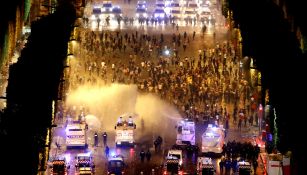Policías intentan terminar con disturbios en Francia