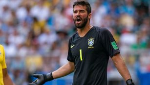 Alisson Becker durante un partido de Brasil