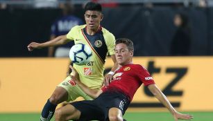 Ander Herrera y Joe Corona durante el partido