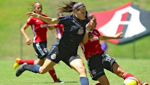 Norma Palafox y Paulina del Real durante Clásico Tapatío