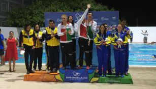 Equipo mexicano de relevo 4x100m en la premiación
