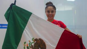 Paola Longoria celebra tras su triunfo en singles