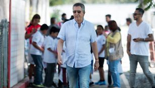 Jorge Vergara en su llegada a un entrenamiento de Chivas