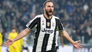 Gonzalo Higuaín celebra durante un partido de la Juventus