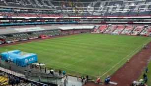 La cancha del Estadio Azteca sigue en malas condiciones