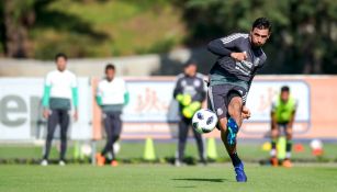 Oswaldo Alanís, durante un entrenamiento con el Tri