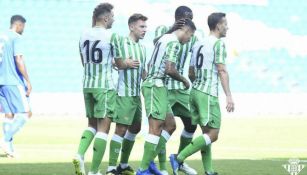 Jugadores del Betis festejan tras un gol vs Cardiff