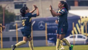 Jugadoras del América celebran gol frente a Puebla