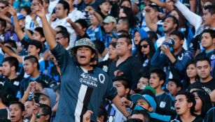 Aficionados del Club Querétaro apoyando a su equipo