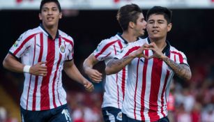 La ‘Chofis’ y sus compañeros celebran segundo gol de Chivas