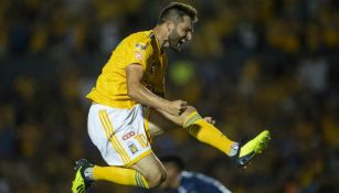 Gignac celebra gol en el Volcán