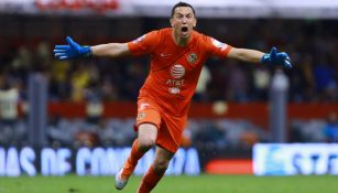 Marchesín festejando uno de los goles del América