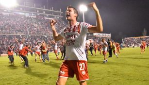 Franco Soldano celebra una anotación con el Atlético Unión