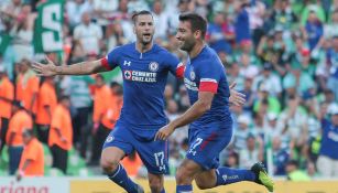 Jugadores de Cruz Azul celebran un gol en la J7 del A2018