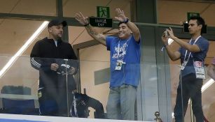 Diego Maradona en la tribuna durante un partido de Argentina