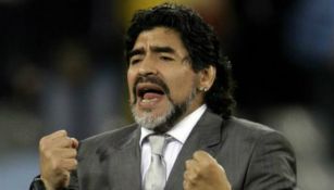 Diego Maradona sigue con intensidad el desempeño de su equipo