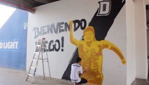 Mural de Diego Armando Maradona en el Estadio Banorte