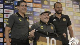 Diego Maradona siendo presentado con Dorados