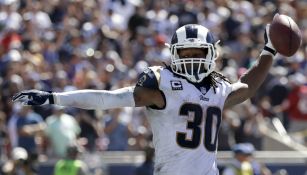 Todd Gurley celebra anotación frente a los Cardinals