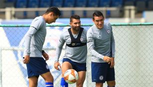 Jugadores de Cruz Azul entrenan en la Cancha 1 de La Noria