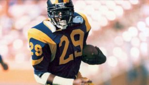 Eric Dickerson durante un partido de los Rams