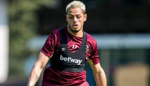 Javier Hernández en un entrenamiento con West Ham