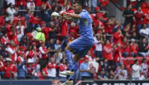 Luis García celebra anotación de Toluca en el Apertura 2018 