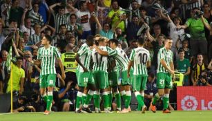 Jugadores de Betis festeja el gol frente al Leganés