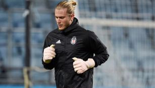 Karius, durante el calentamiento previo al juego del Besiktas