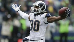 Todd Gurley celebra en el juego ante Seahawks