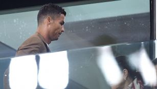 Cristiano Ronaldo desde la tribuna en un partido de Juventus