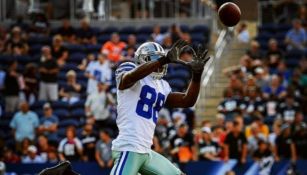 Dez Bryant atrapando un balón durante un juego de los Cowboys