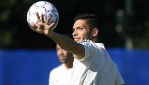 Raúl Jiménez durante un entrenamiento con el Tri