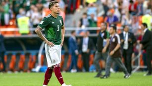 Carlos Salcedo, durante un partido con el Tri