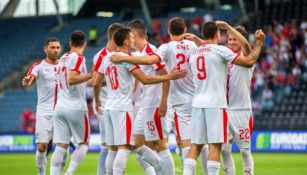 La Selección de Serbia celebra una anotación frente a Bolivia