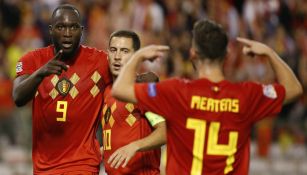 Lukaku celebra su anotación con Eden Hazard y Dries Mertens 