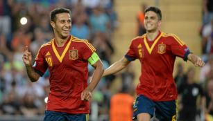 Thiago y Bartra celebran gol de España