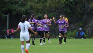 Pachuca festejando su victoria ante Pumas 